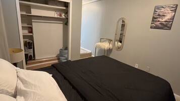 2 bedrooms, iron/ironing board, WiFi
