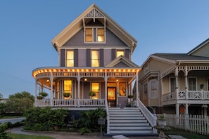 A two-story house with a porch, a staircase, and a sign that reads 'Hotel Saint Helen'.