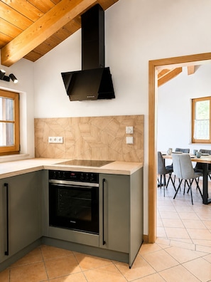 Coffee/tea maker, fridge, oven, stovetop - "NaturZeit Melleck" Vacation Rental (Schneizlreuth)