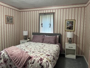 Iron/ironing board, WiFi, bed sheets