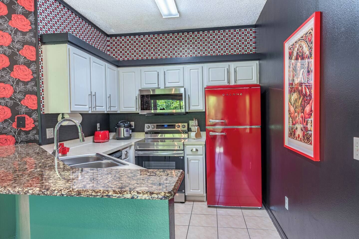 Coffee/tea maker, fridge, microwave, oven