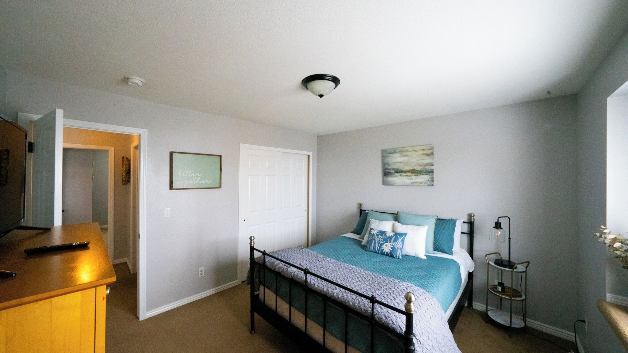 5 bedrooms, iron/ironing board, travel crib, WiFi (free)