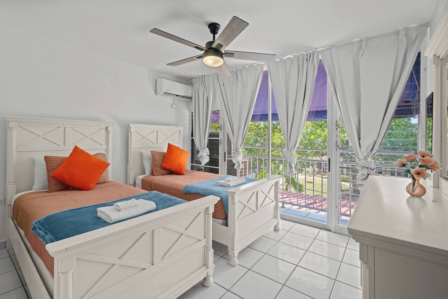 3 habitaciones, escritorio, tabla de planchar con plancha y wifi 