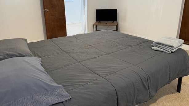 Unclassified image, 1 of 15, button - Large and private 3 bedroom and 2 bathroom apartment, separate street entrance (Perth Amboy)
