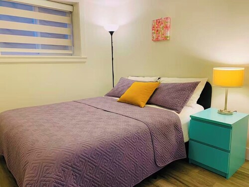 Cozy 2BR Retreat Near Parks & Cloverdale
