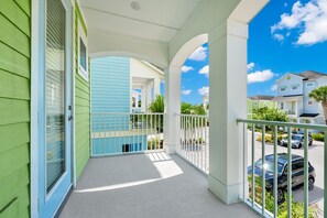 A balcony with a view of a street and parked cars. - Tropical Cottage near Disney with Margaritaville Resort and Island H20. (Kissimmee)