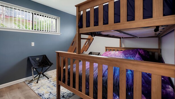 4 bedrooms, iron/ironing board, WiFi (free), bed sheets