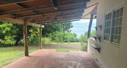 Ocean view, block to beach , , Cozy 1-room house in bucaro with AC