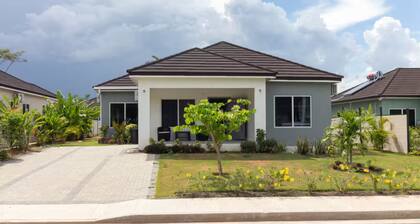 DraxHall~3BR~Poo ~Beach Access - 24hr Security