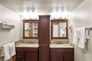 Hair dryer, towels, soap, toilet paper - Mountain Getaway • Hot Tub • Game Room • Sleeps 10 • Minutes to Payette Lake (McCall)