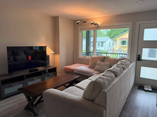 COZY MIDTOWN HOME