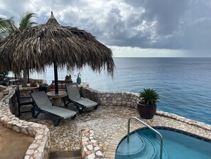 Outdoor pool - New! Directly beside the sea with breathtaking  sea, bay, beach and hills views. (Westpunt)