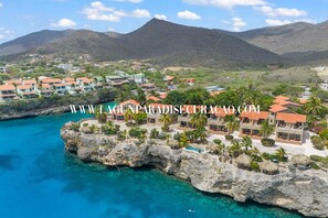 Exterior - New! Directly beside the sea with breathtaking  sea, bay, beach and hills views. (Westpunt)