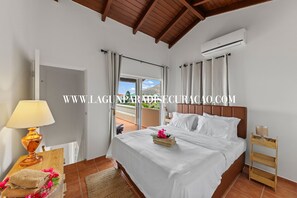 Iron/ironing board, WiFi, bed sheets - New! Directly beside the sea with breathtaking  sea, bay, beach and hills views. (Westpunt)