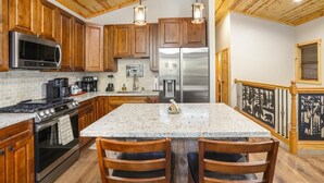 Coffee/tea maker, fridge, microwave, oven - Hilltop Cabin | Fireplace - Games - Views (Big Bear)