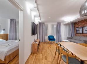 Family Apartment | Living area | 49-inch Smart TV with digital channels, heated floors - Konak Apartmani & Spa (Zlatibor)