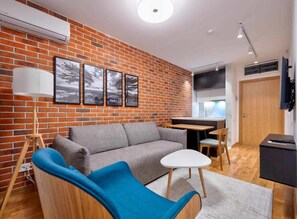 Junior Apartment | Living area | 49-inch Smart TV with digital channels, heated floors - Konak Apartmani & Spa (Zlatibor)