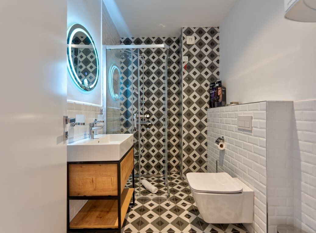 Comfort Apartment | Bathroom | Shower, rainfall showerhead, hair dryer, heated floors (bathroom)