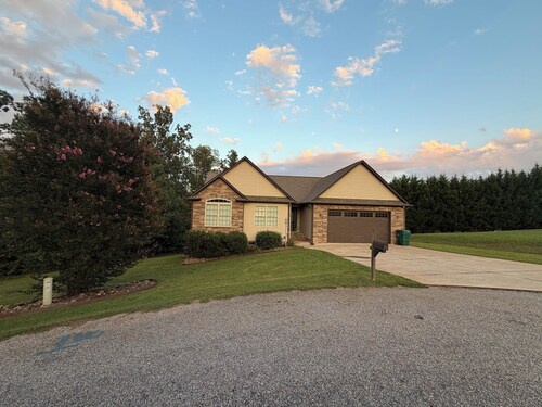 3-bedroom house in fabulous Gaffney with a spacious back yard