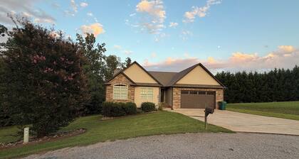 3-bedroom house in fabulous Gaffney with a spacious back yard