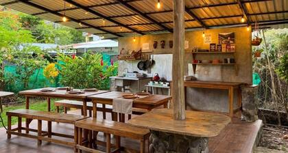 Private Room with AC in the Heart of Santa Teresa