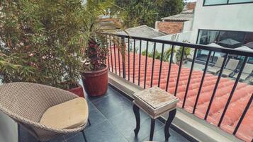 Luxury Villa, Balcony, Pool View | Property grounds