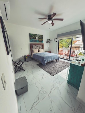 Luxury-Villa, Balkon, Poolblick | Zimmersafe, Bügeleisen/Bügelbrett, kostenloses WLAN