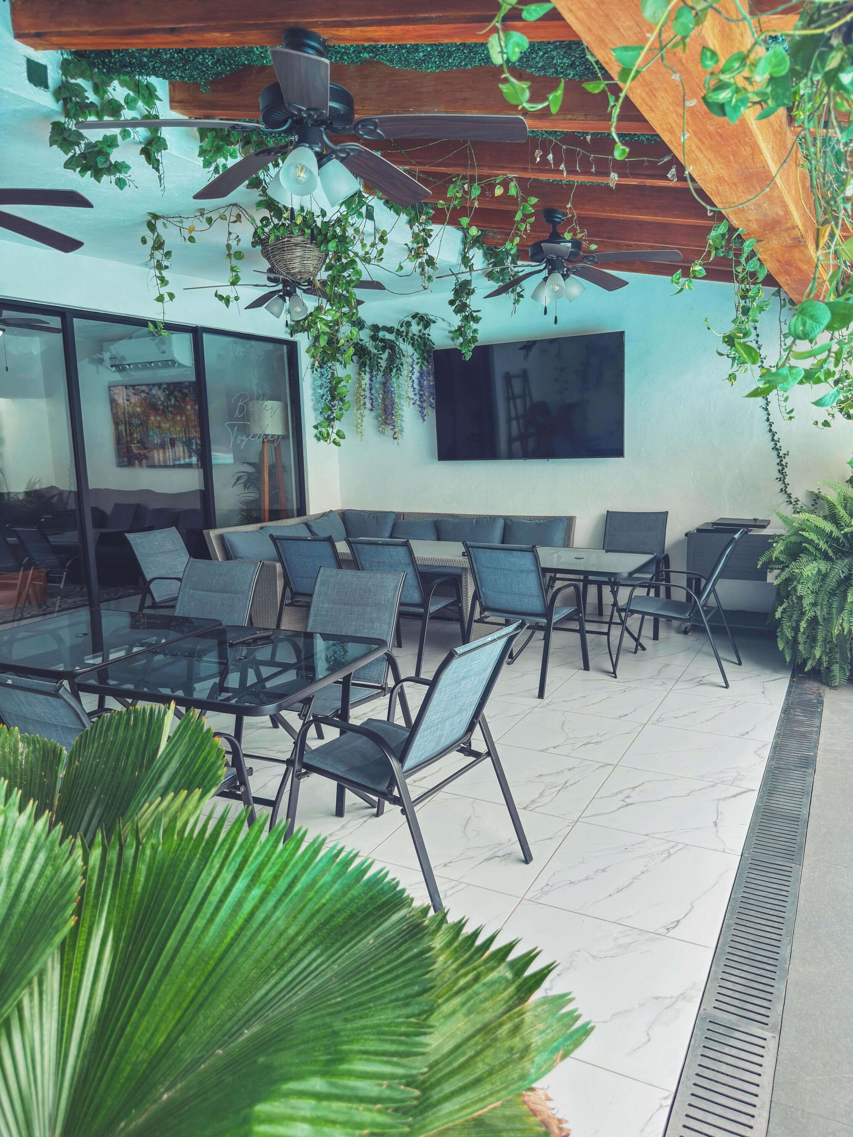 Luxury-Villa, Balkon, Poolblick | Speisen