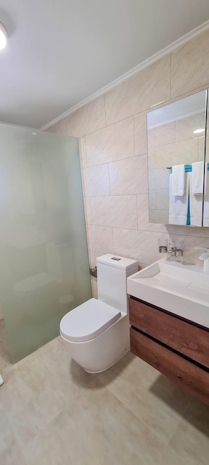 Serviettes fournies, savon, papier toilette