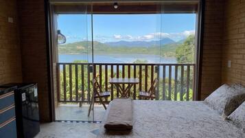 Chalé família, sacada, vista para a praia | Wi-Fi de cortesia