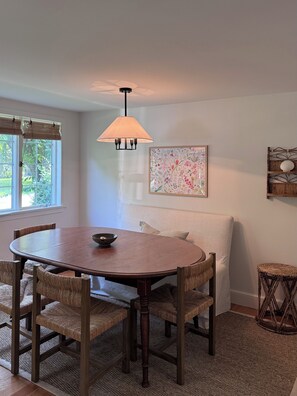 Unclassified image, 2 of 23, button - Charming seaside cottage in Masons Island - Mystic (Stonington)
