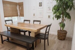 Dining - Cozy 3 Bedroom house in Sacramento w/ Private Sauna (Antelope)