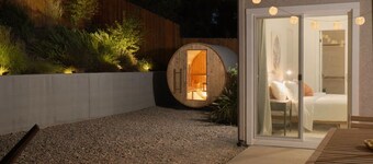 Cozy 3 Bedroom house in Sacramento w/ Private Sauna