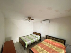 Room - House with a Private Pool (Centro)