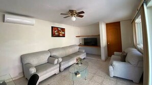 Unclassified image, 5 of 7, button - House with a Private Pool (Centro)