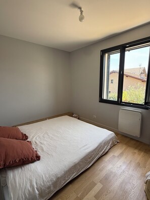 Acesso à internet, roupa de cama
