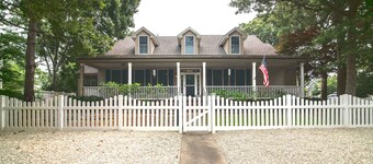 Casa de Chapo, Across from Bay, Dog-Friendly Private Coastal Retreat, Sleeps 6-8