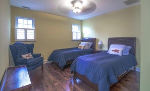 3 bedrooms, desk, iron/ironing board, free WiFi