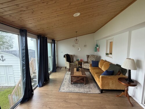 Reel Relaxed Home on Long Lake in St. Agatha Maine!