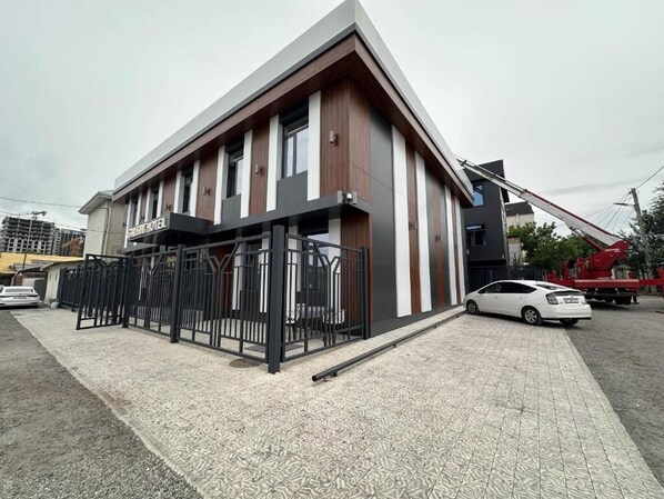 Exterior - Gatsby Djal (Bishkek)