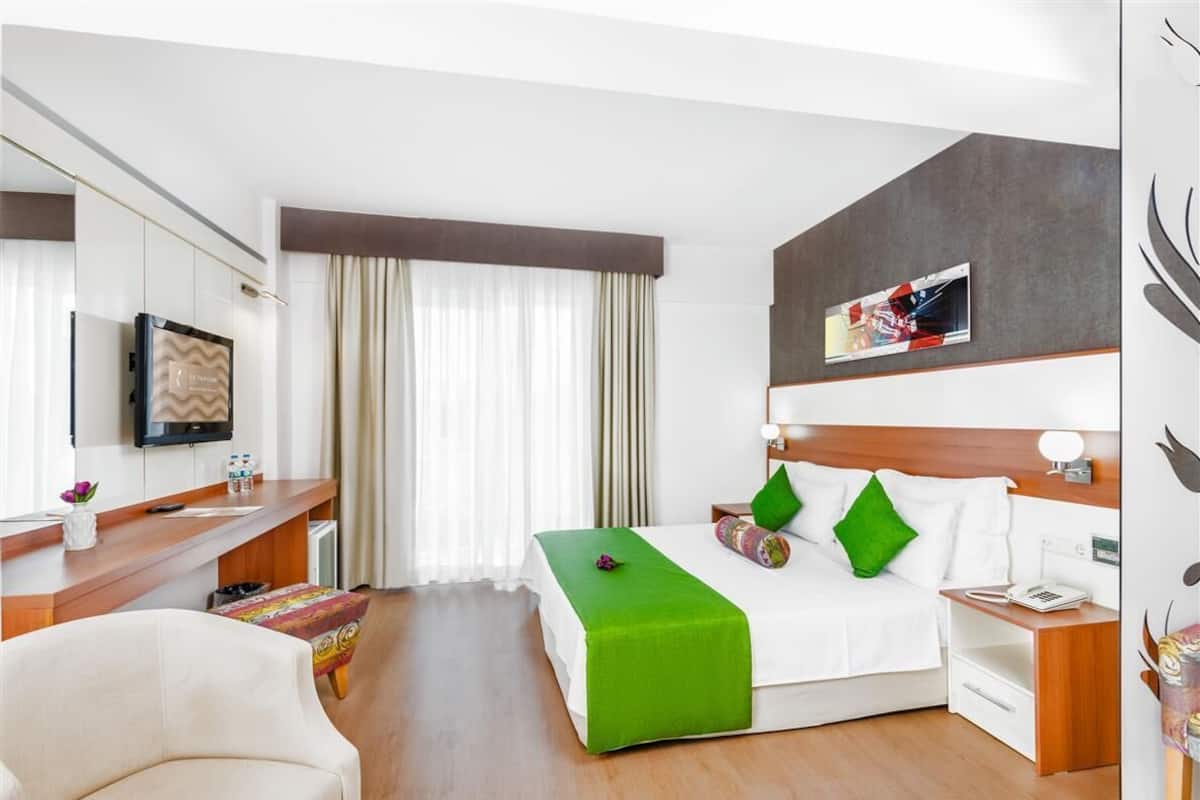 Classic Triple Room, Balcony | In-room safe, desk, laptop workspace, iron/ironing board (on request)