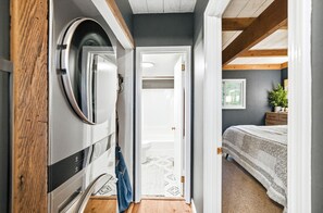 4 Schlafzimmer, Schreibtisch, Bügeleisen/Bügelbrett, kostenloses WLAN