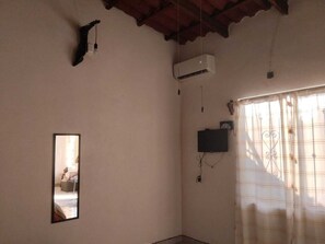 Interior - House near beautiful beaches. Separate entrance, with parking. Secure. (Las Varas)