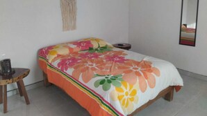 2 bedrooms, iron/ironing board, Internet, bed sheets