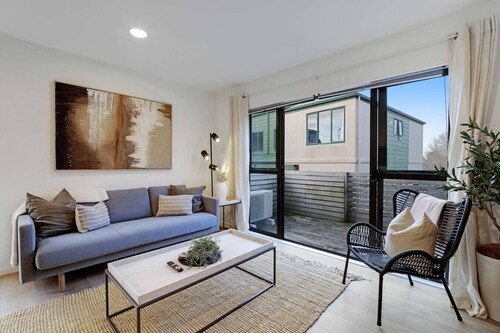 Vibrant Family 2BR Townhouse with Air-Con and Deck