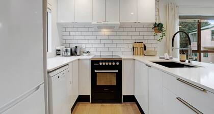 Vibrant Family 2BR Townhouse with Air-Con and Deck