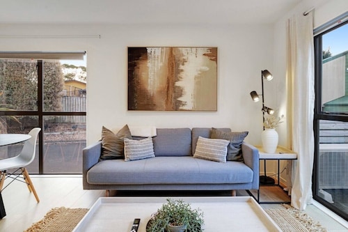 Vibrant Family 2BR Townhouse with Air-Con and Deck