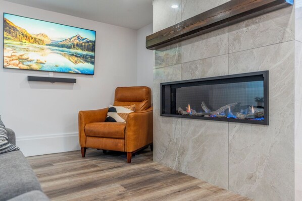 Living area - Blue Spruce Den Vernon - Stay Cozy. Play Wild. (Vernon)