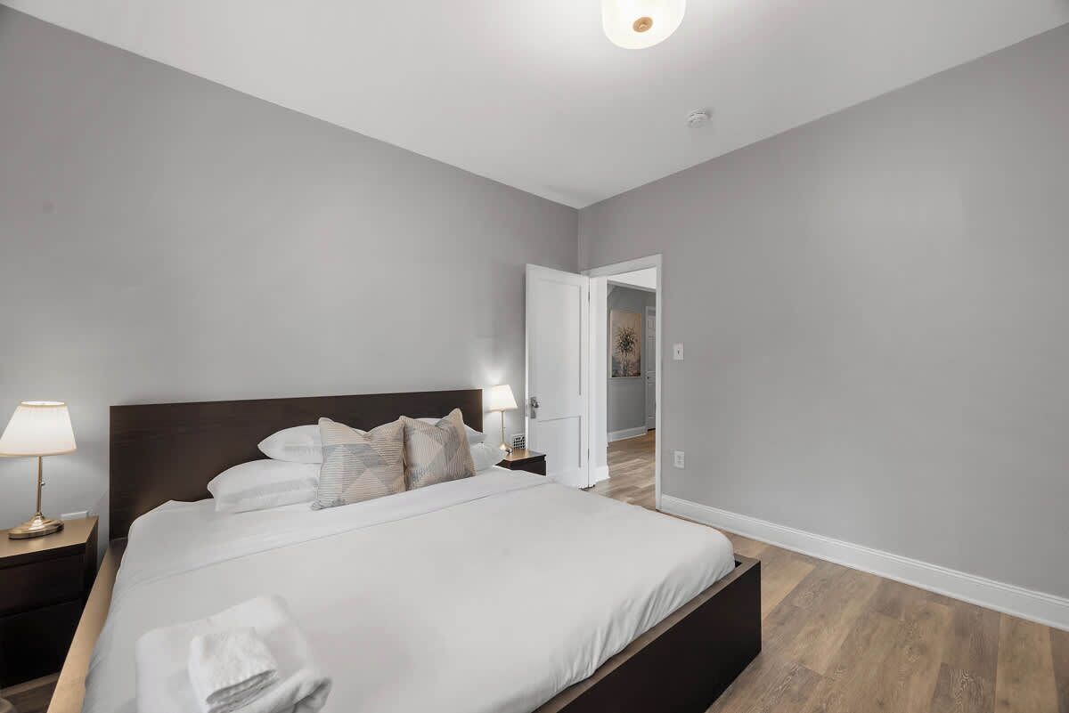 1 Schlafzimmer, Schreibtisch, Bügeleisen/Bügelbrett, Reisekinderbett