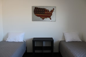 3 bedrooms, internet, bed sheets